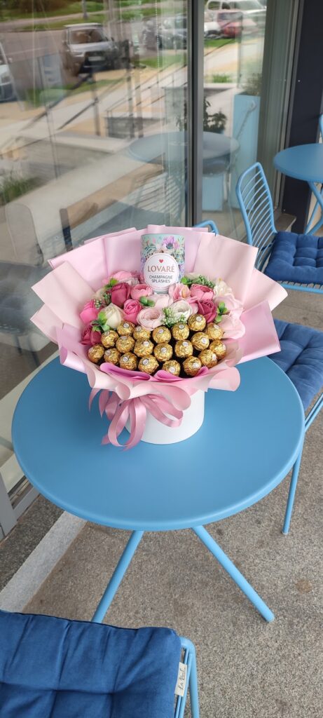 Yoi.bouquet.ua / ЙОЙ букет / Букети з їжі / Їстівні букети Черкаси / Подарункові бокси Черкаси / Полуниця в шоколаді
