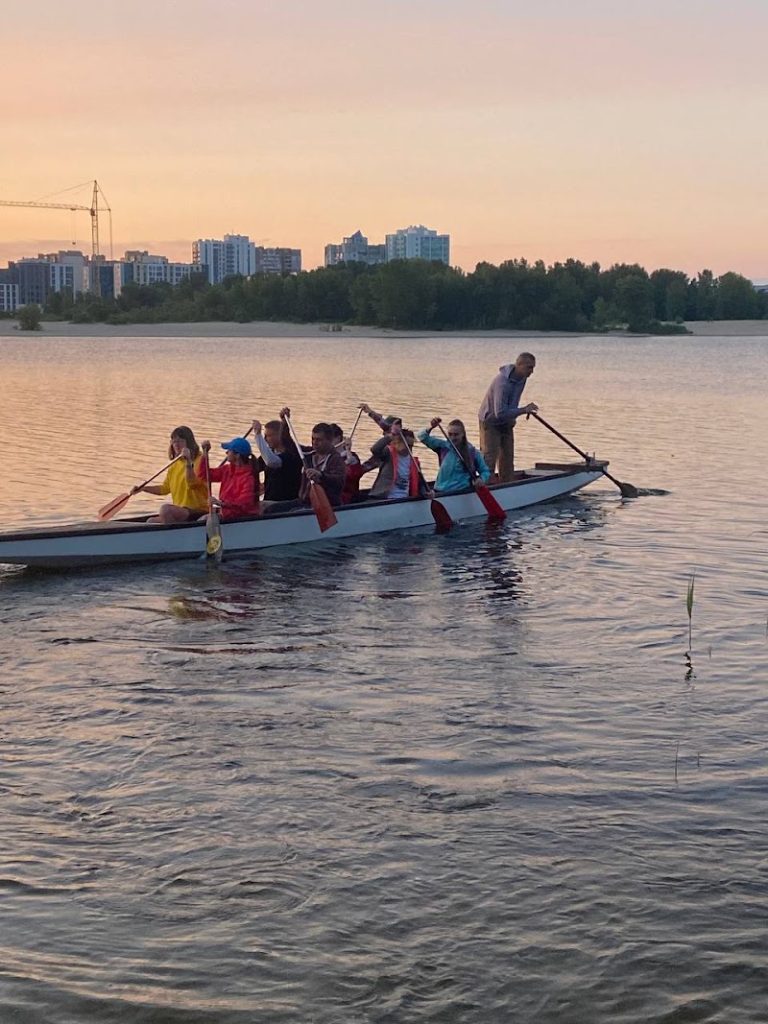 Веслування на човнах “Дракон”